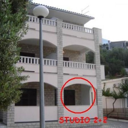 Studio Ground Floor With Terace Brela Bagian luar foto